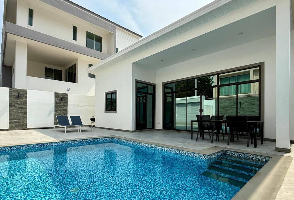 Property building, Swimming pool