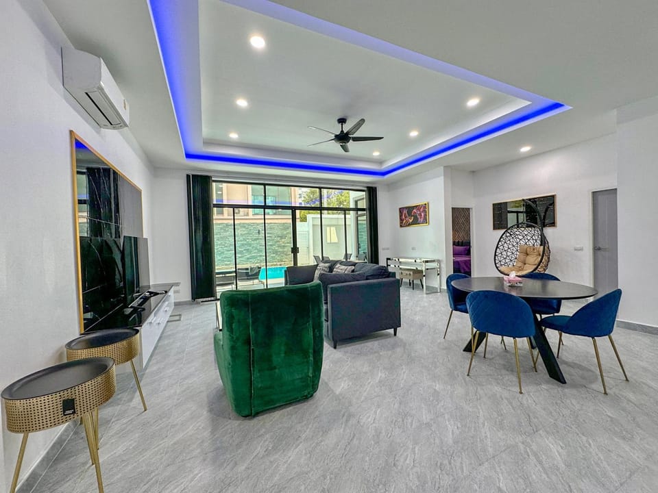 Living room, Dining area
