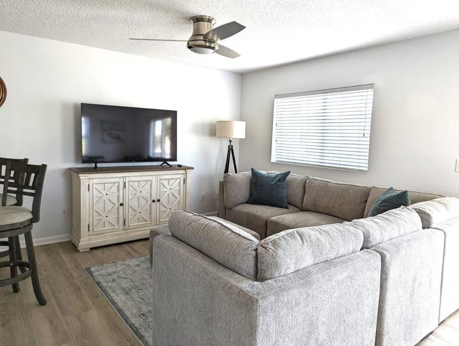 TV and multimedia, Living room, fireplace