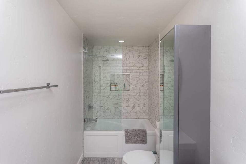 Pool Spa Fire Pit Pets Ensuite Bathrooms House in Lake Havasu City