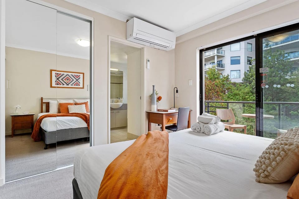1BDR East Perth - Tennis court Gym and Pool Apartment in Perth