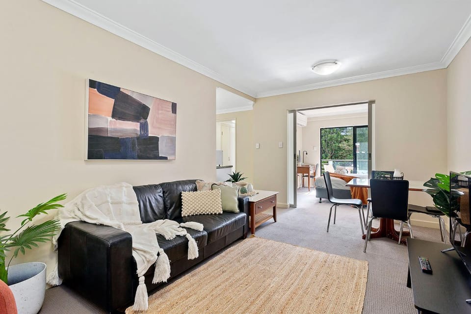 1BDR East Perth - Tennis court Gym and Pool Apartment in Perth