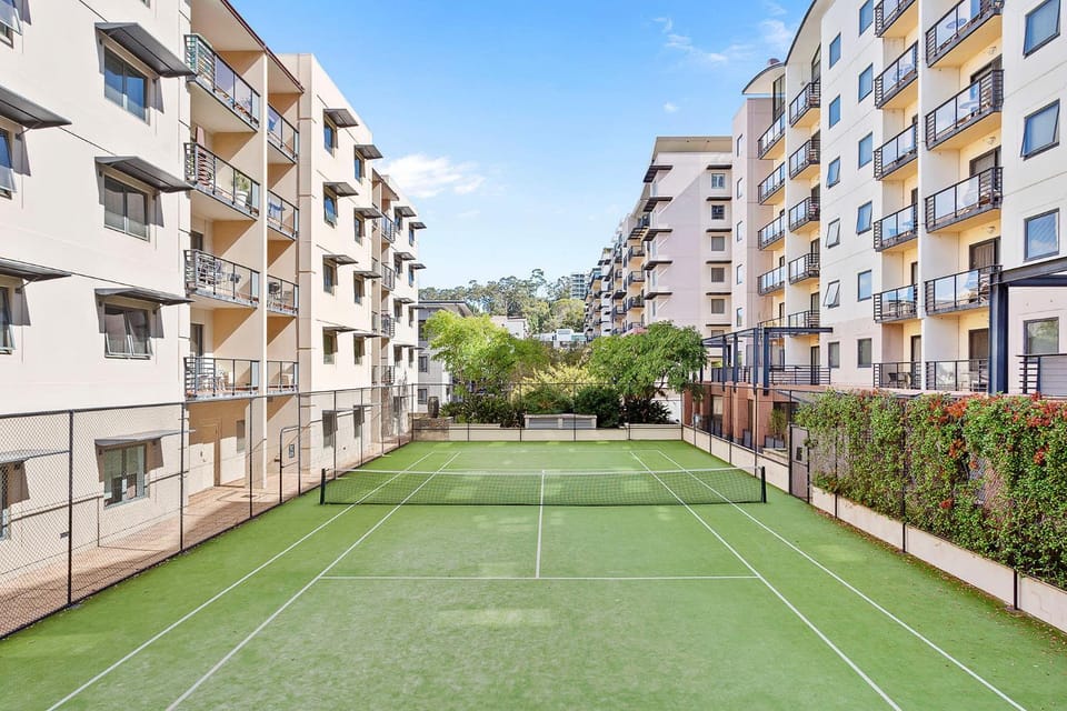 1BDR East Perth - Tennis court Gym and Pool Apartment in Perth