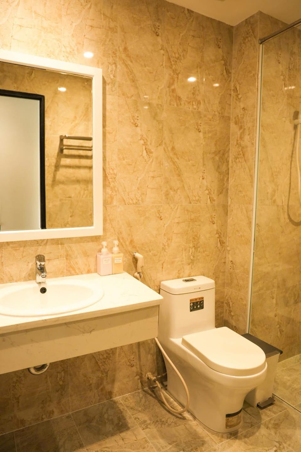 Shower, Toilet, towels
