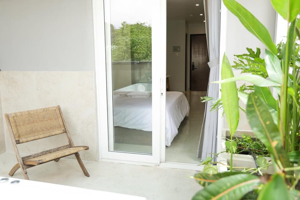 Bed, View (from property/room), Balcony/Terrace, Seating area, Garden view