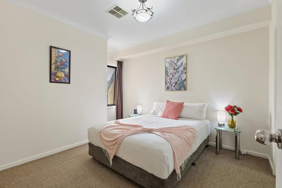 East Perth Apartment with Free Wi-Fi and Parking Apartment in Perth