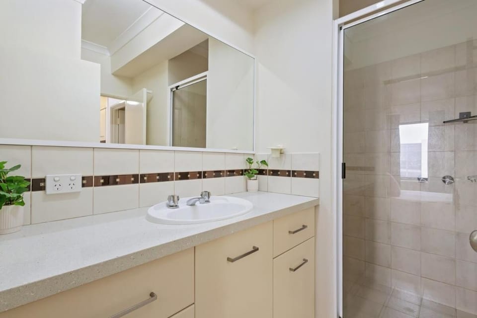 East Perth Apartment with Free Wi-Fi and Parking Apartment in Perth