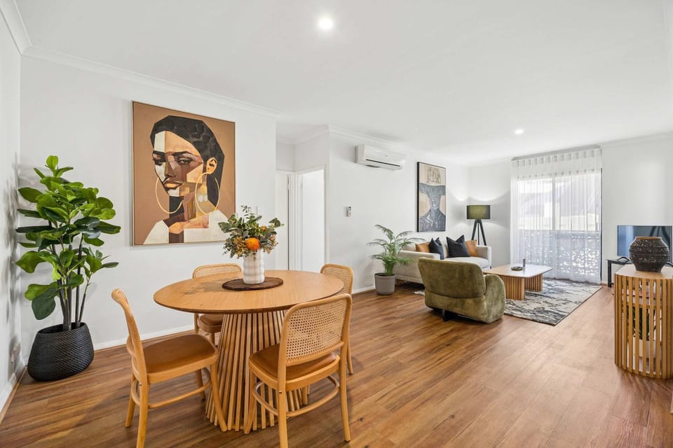 Executive Apt - 2BR 1BA w Parking Apartment in Perth