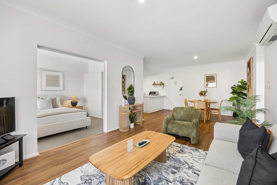 Executive Apt - 2BR 1BA w Parking Apartment in Perth