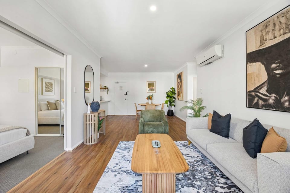 Executive Apt - 2BR 1BA w Parking Apartment in Perth