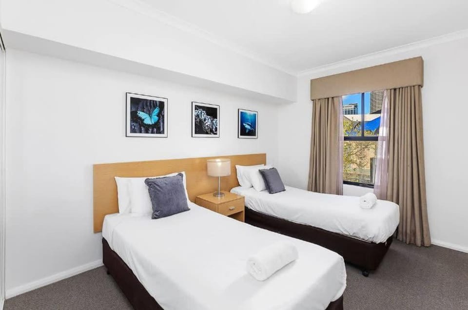 Executive Apt - 2BR 1BA w Parking Apartment in Perth