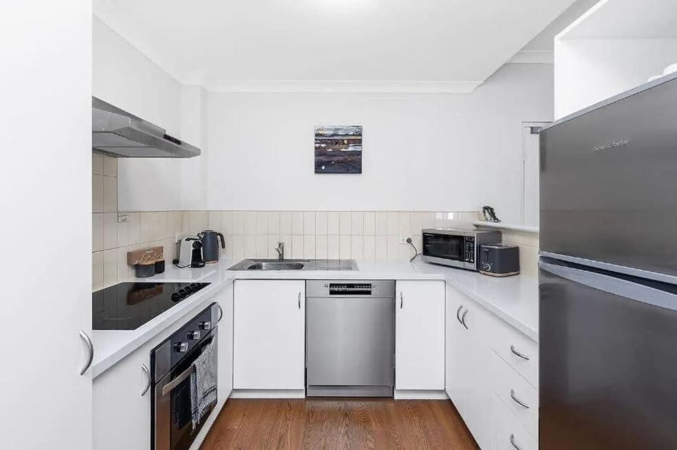 Executive Apt - 2BR 1BA w Parking Apartment in Perth