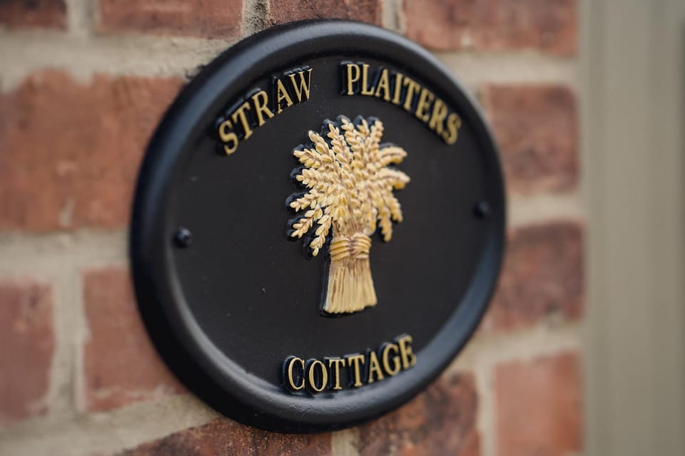 Straw Plaiters Cottage House in Wycombe District