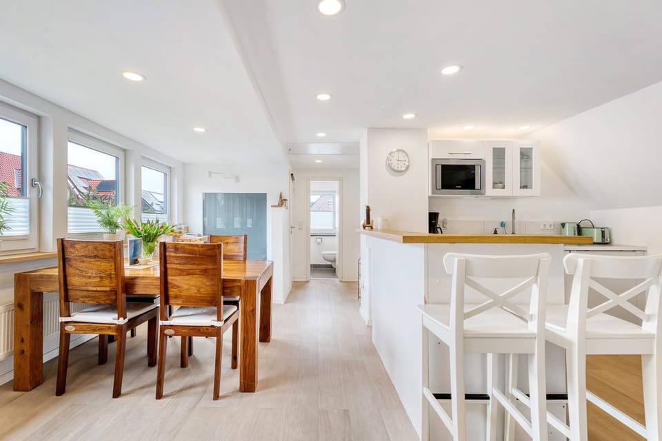 Property building, Kitchen or kitchenette, Living room