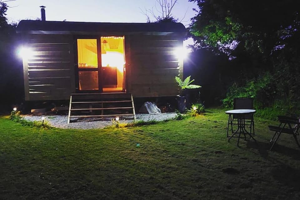 Reggies Hideaway a secluded off grid Shepherds hut House in England
