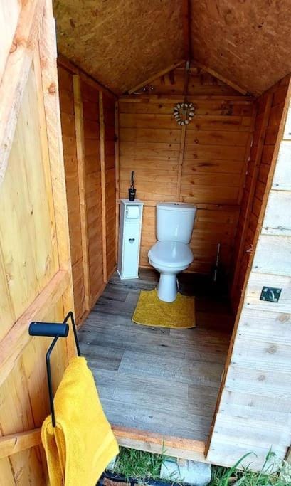 Reggies Hideaway a secluded off grid Shepherds hut House in England
