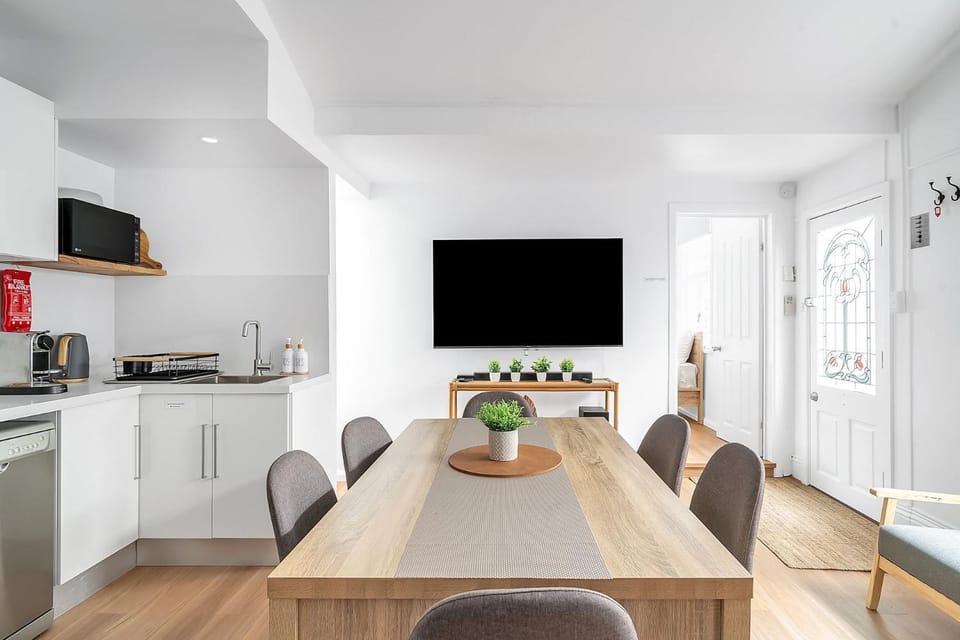 Balmain Garden Hideaway with BBQ House in Rozelle