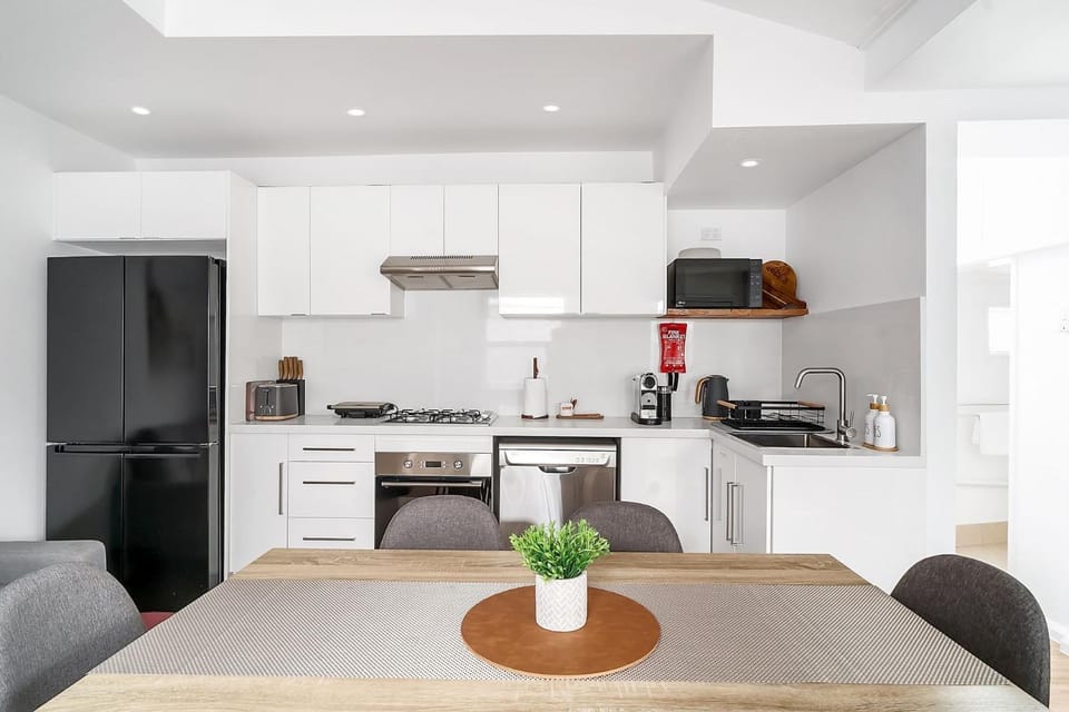 Balmain Garden Hideaway with BBQ House in Rozelle