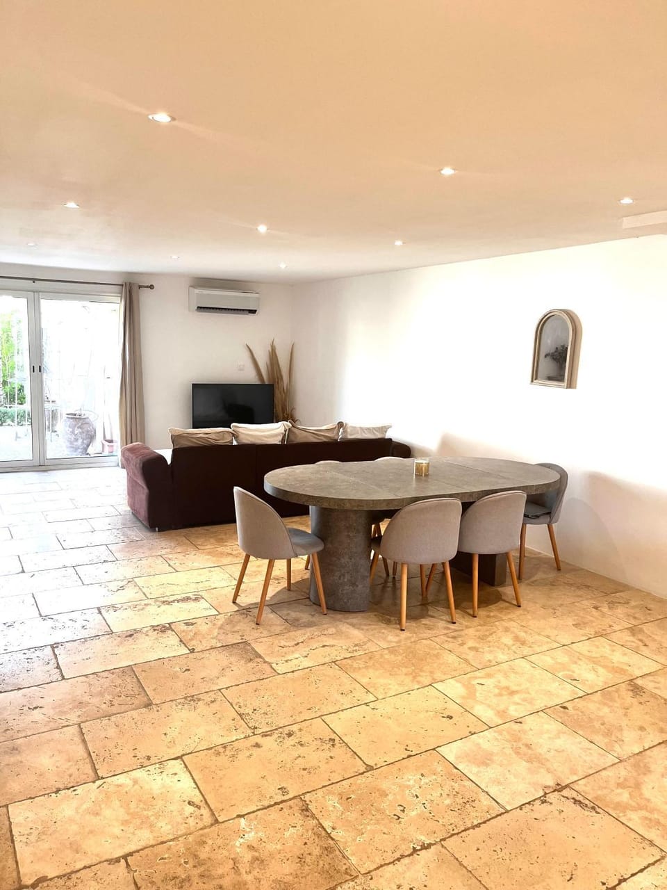 Maison avec jardin et 3 petits chats , proche du Chateau Lacoste Villa in Le Puy-Sainte-Réparade