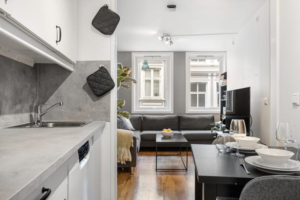 TV and multimedia, Kitchen or kitchenette, Living room, Seating area, Dining area