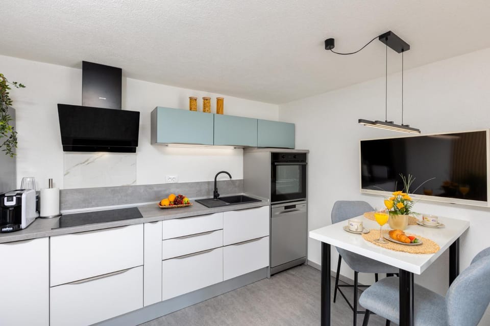 TV and multimedia, Coffee/tea facilities, Kitchen or kitchenette, Food and drinks, Dining area, pet friendly, stove, toaster