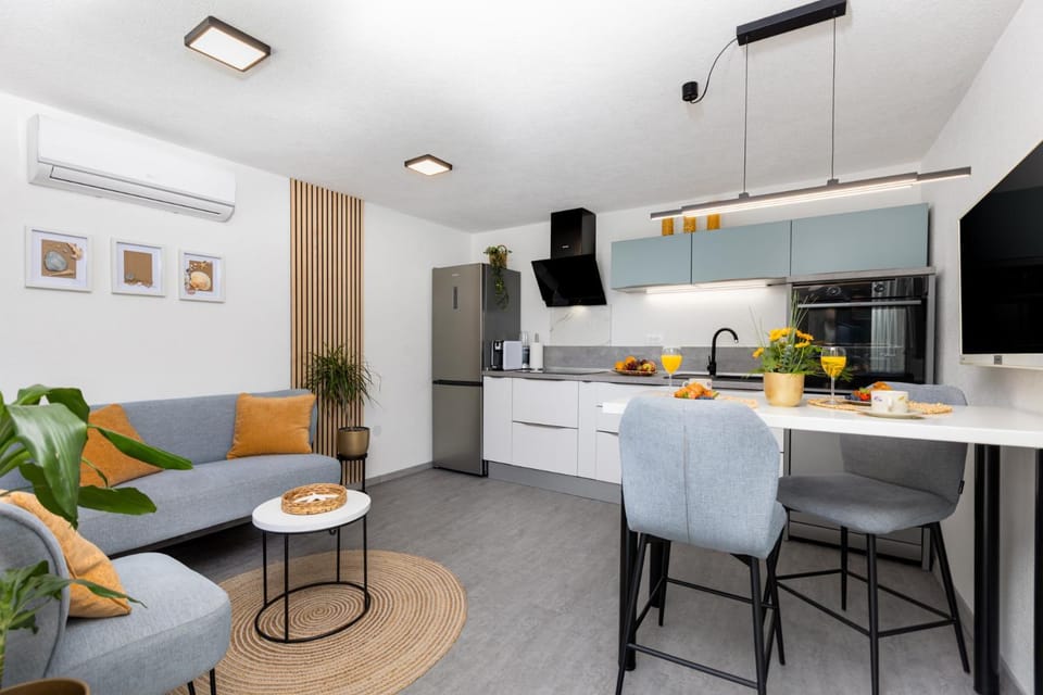 TV and multimedia, Kitchen or kitchenette, Living room, Seating area, Dining area, pet friendly, stove