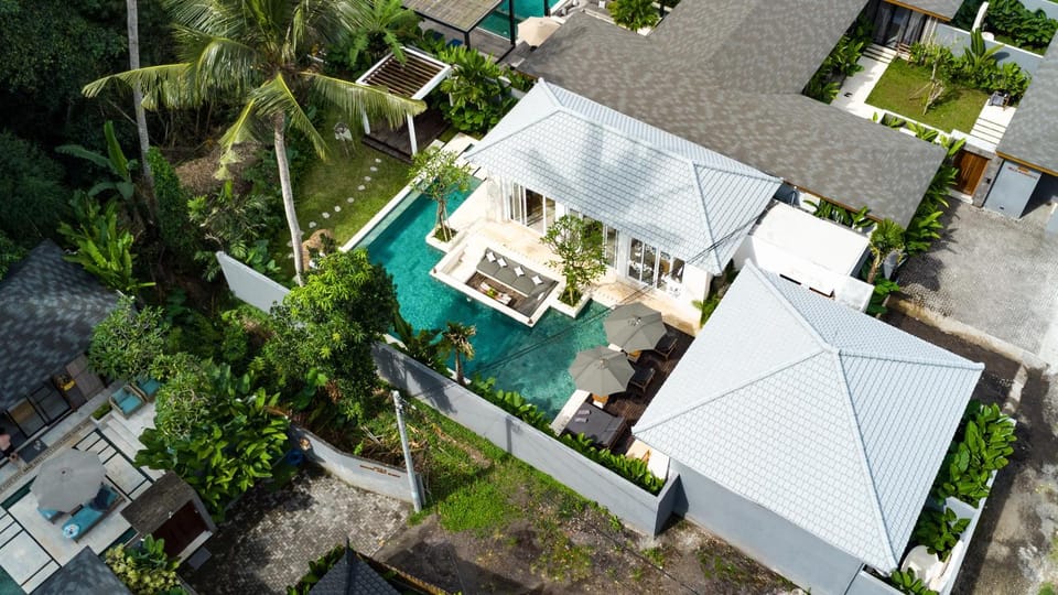 Property building, Pool view
