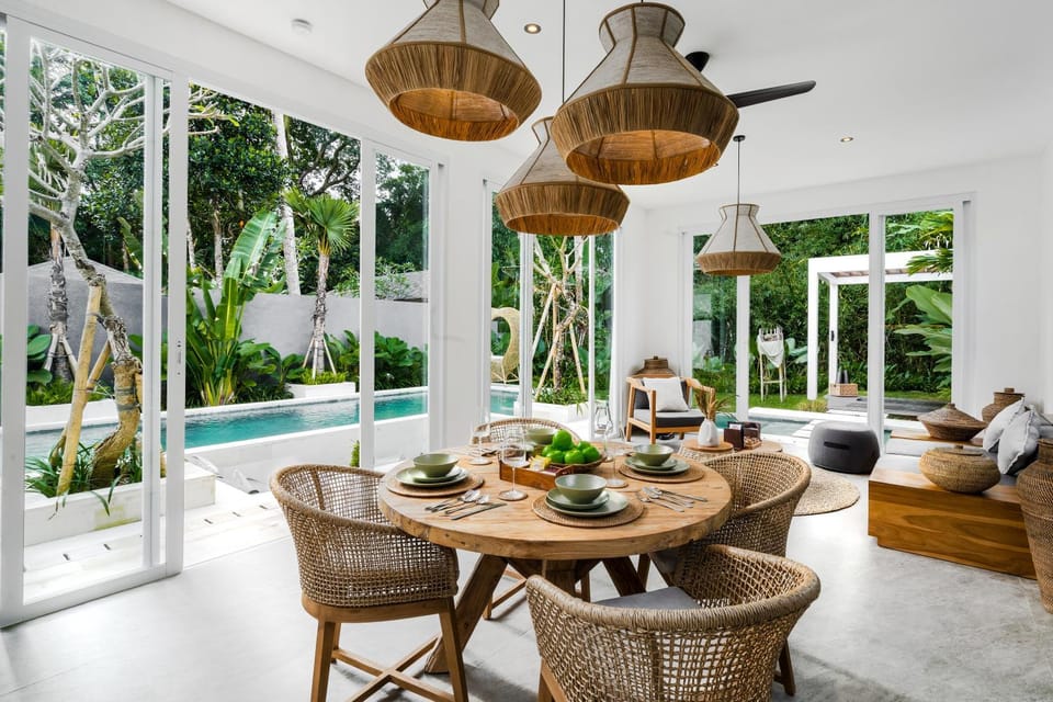 Seating area, Dining area, Pool view, internet