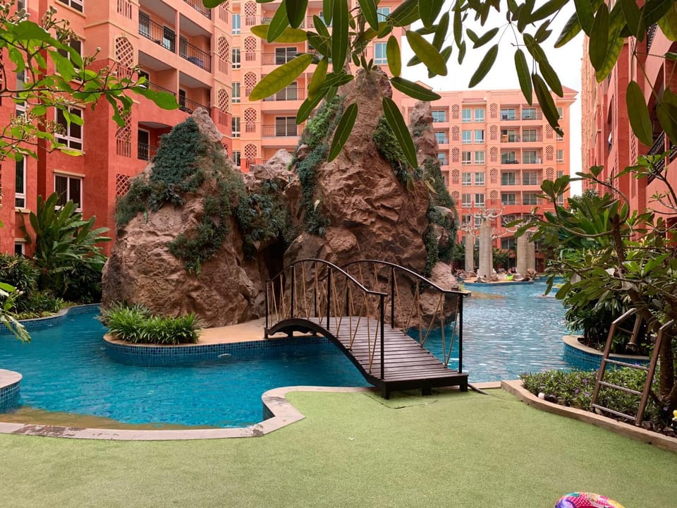 Property building, Day, Pool view, Swimming pool