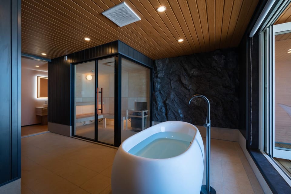 Hot Tub, Bath