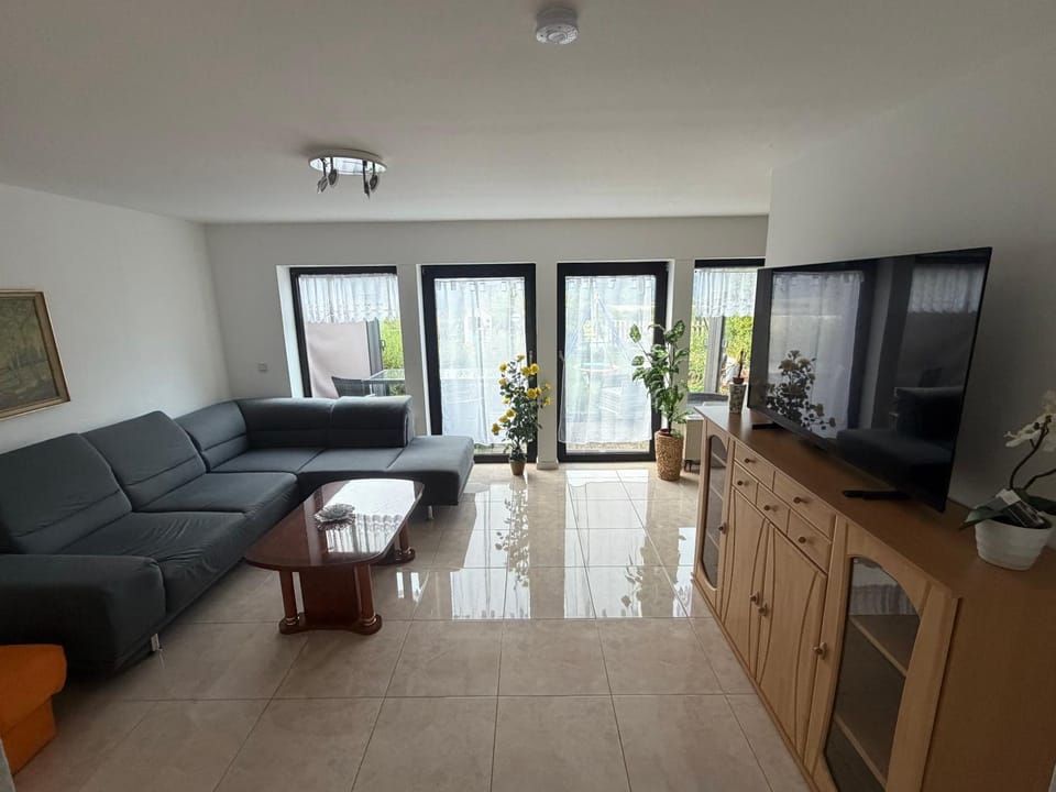 Schöne und ruhige Ferienwohnung in Frücht Apartment in Koblenz