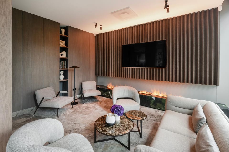 Restaurant/places to eat, TV and multimedia, Seating area