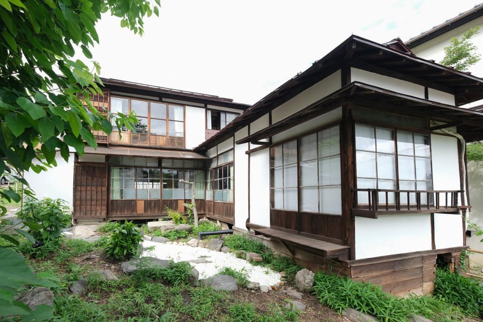 昭和レトロが息づく狐白庵 House in Nagano Prefecture
