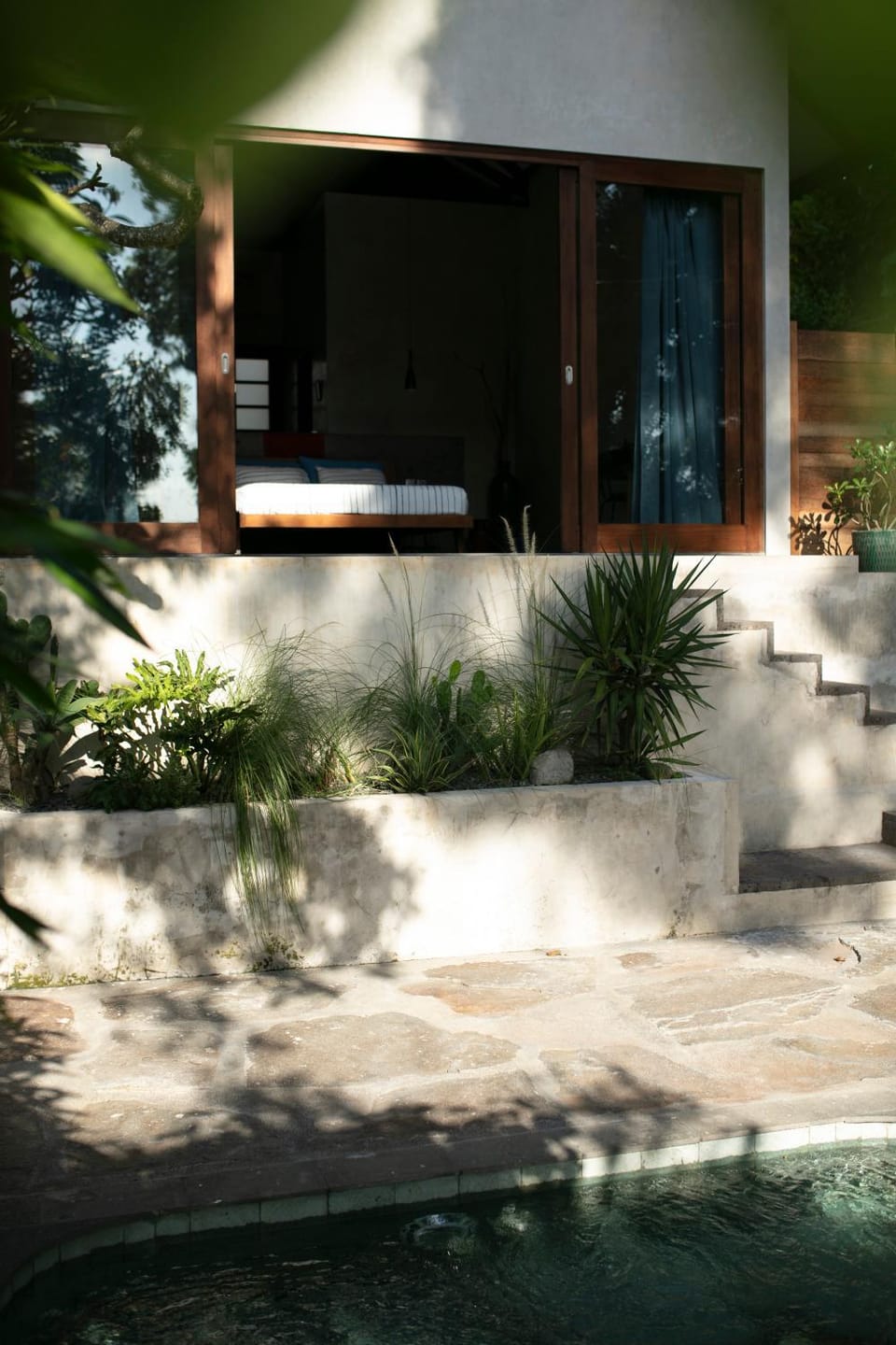 Property building, Patio, Patio, Balcony/Terrace, Swimming pool, Location
