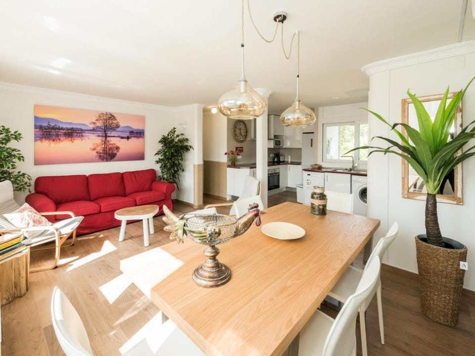 Kitchen or kitchenette, Living room, Seating area, Dining area