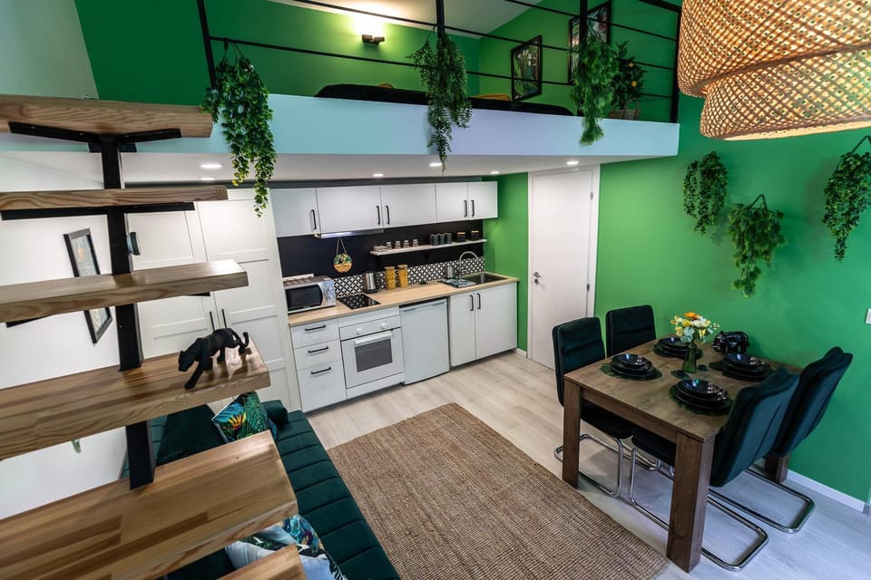 Kitchen or kitchenette, Dining area, pet friendly