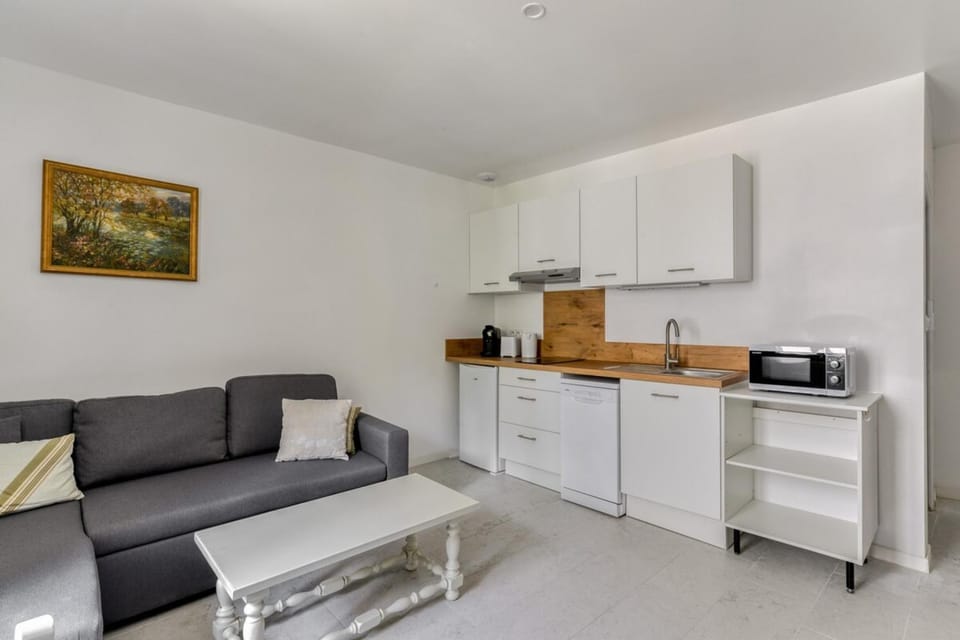 Kitchen or kitchenette, Living room