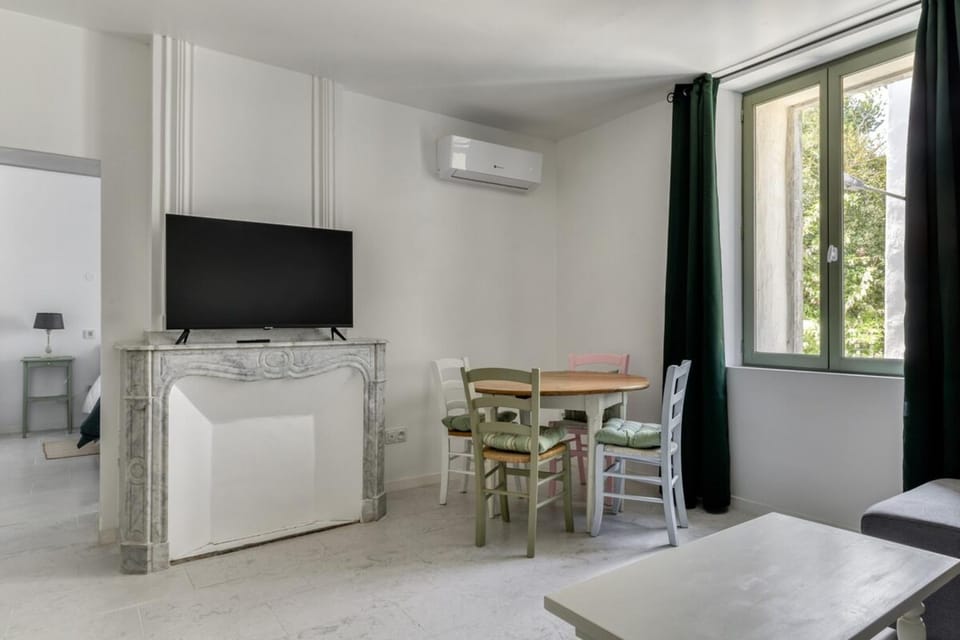 Communal lounge/ TV room, Dining area
