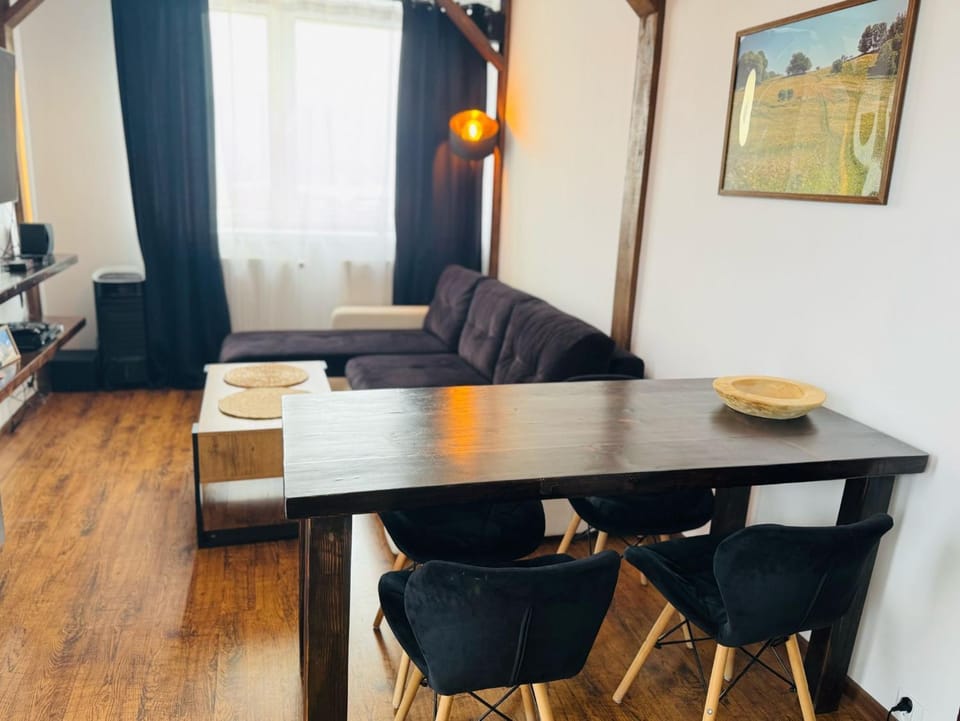 TV and multimedia, Kitchen or kitchenette, Living room, Seating area, Dining area