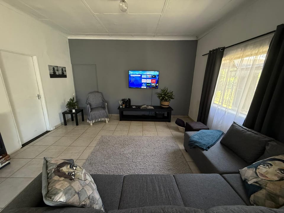 Noir & Blanc Apartment in Gauteng