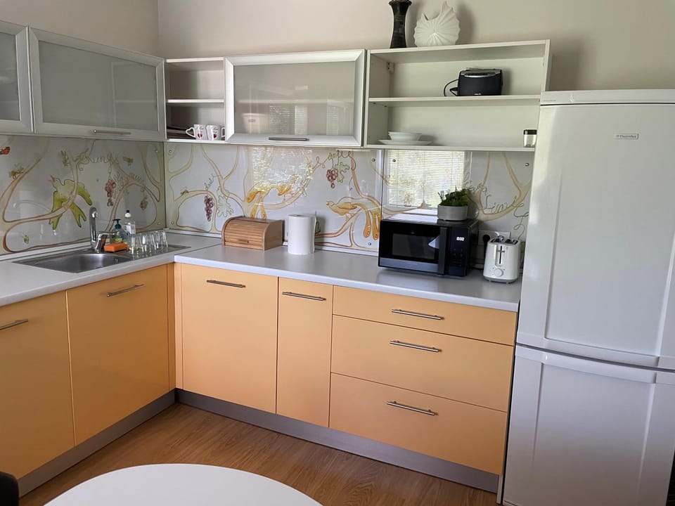 microwave, toaster, kitchen