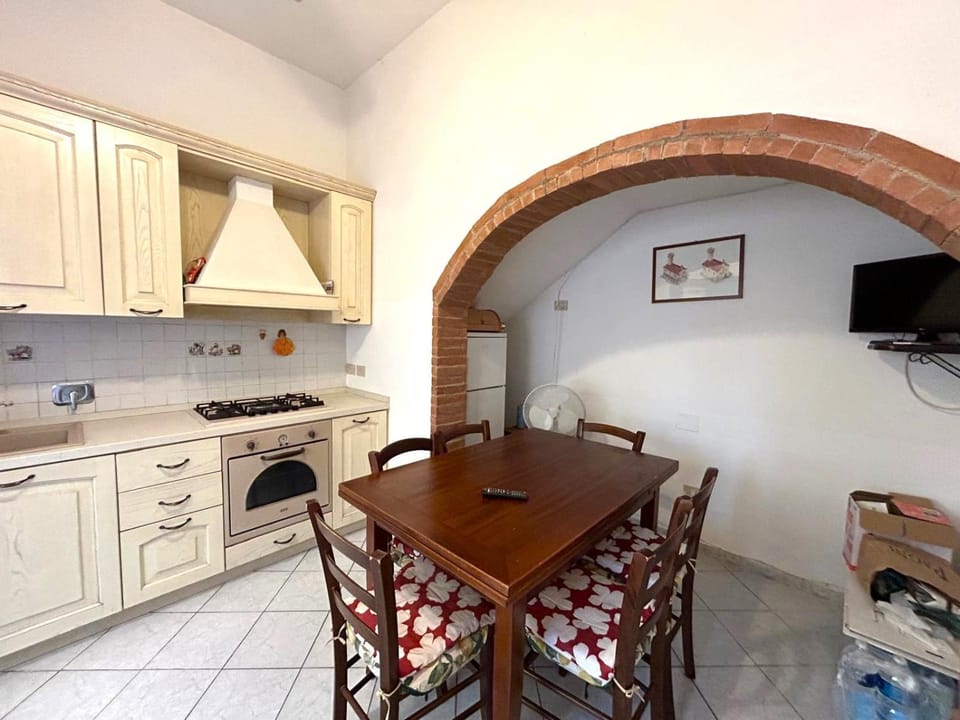 Kitchen or kitchenette, dishwasher