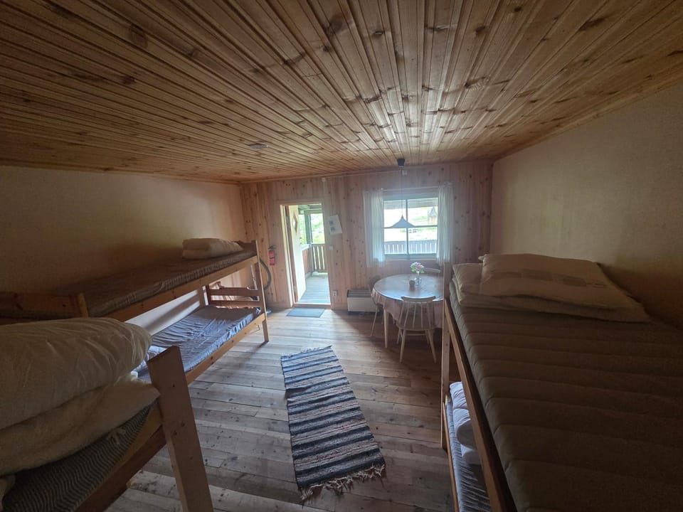 Ofvansjö Gård , Enkel stuga för övernattning på ett fd militärområde House in Uppsala County, Sweden