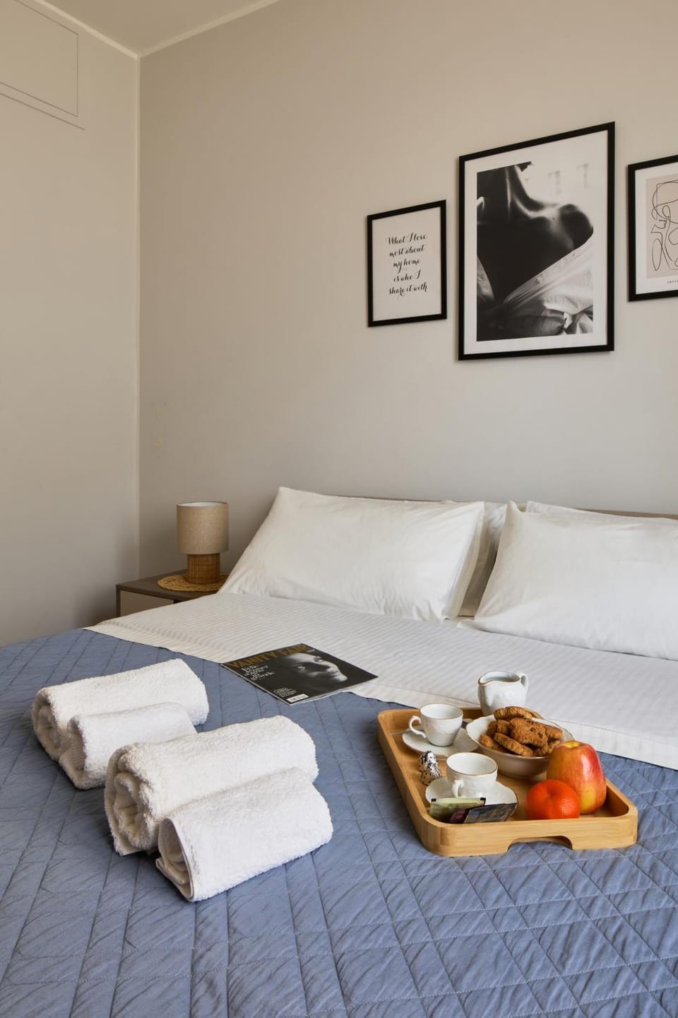 Bed, Bedroom, towels