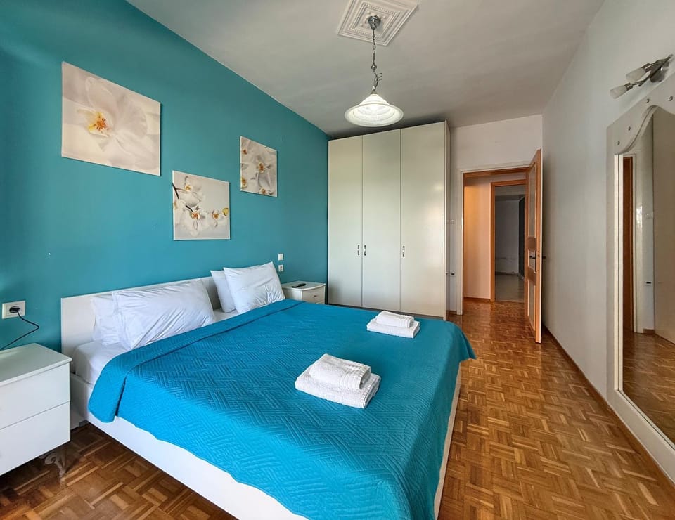 Bed, Photo of the whole room, Bedroom, towels, wardrobe, air conditioner