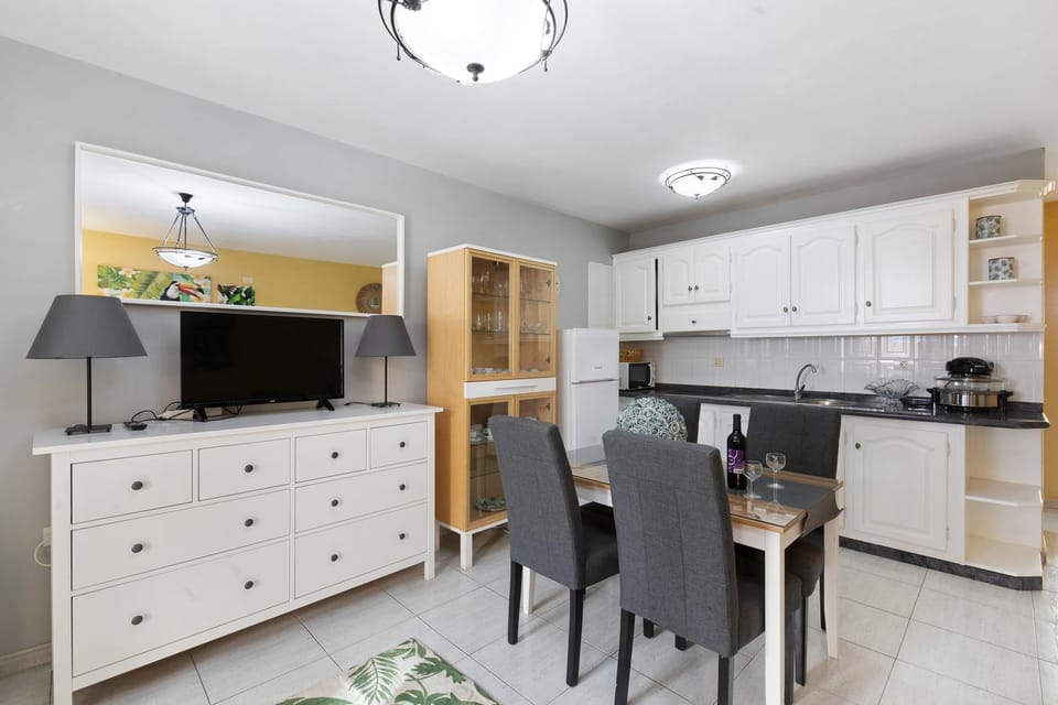 Property building, Kitchen or kitchenette, Living room