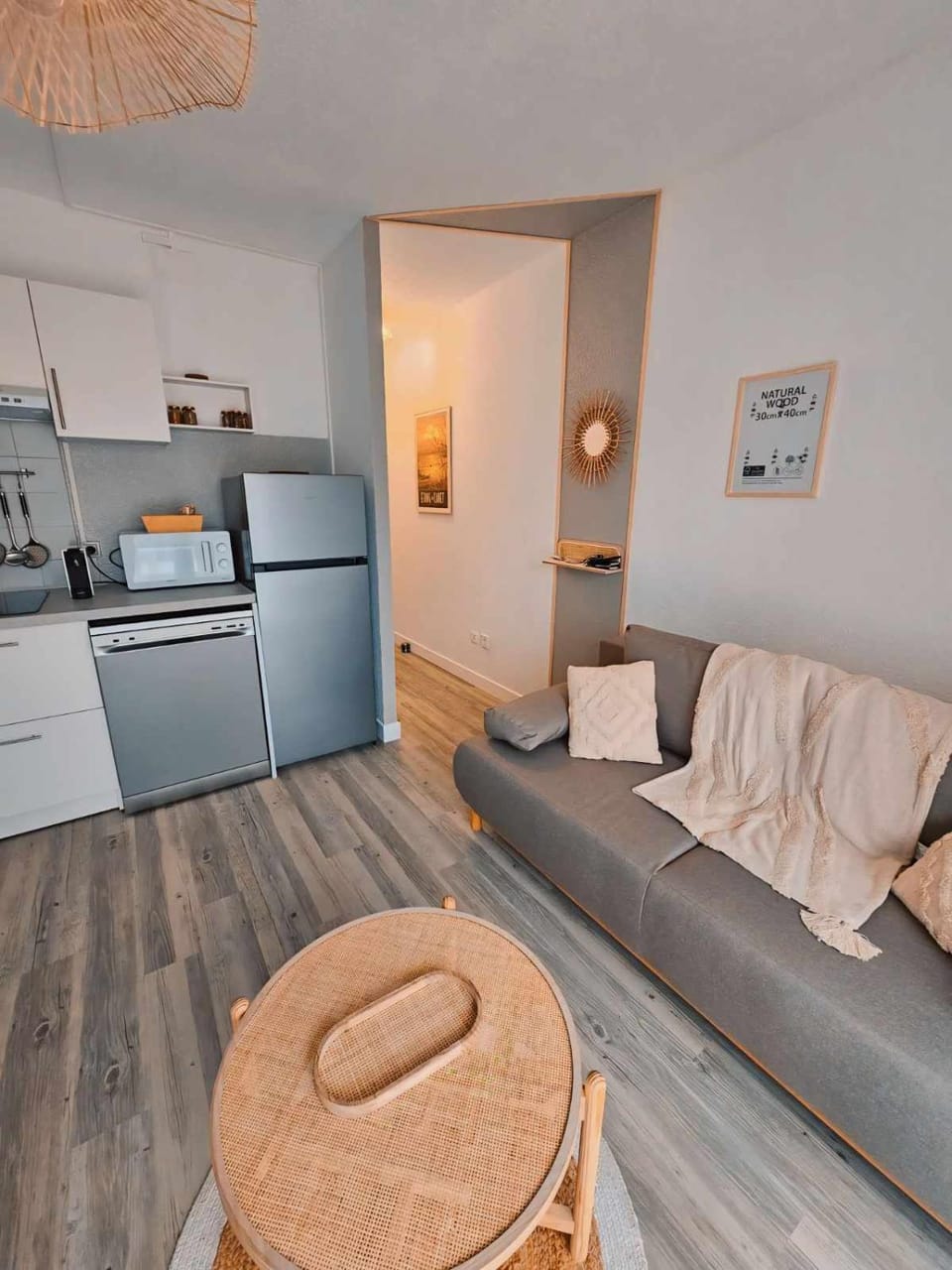 Bed, Living room, minibar