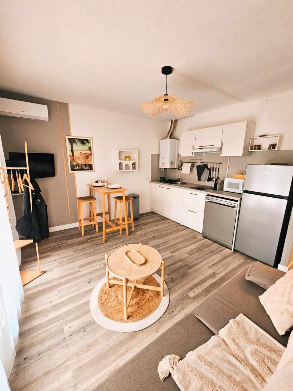 Kitchen or kitchenette, Dining area, dishwasher, minibar, stove