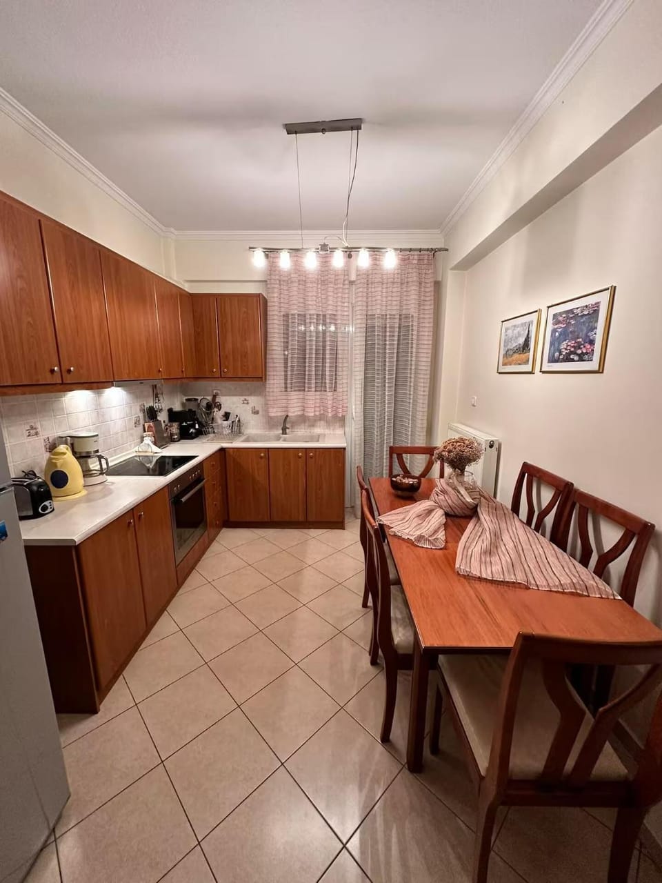 Kitchen or kitchenette, Dining area, stove