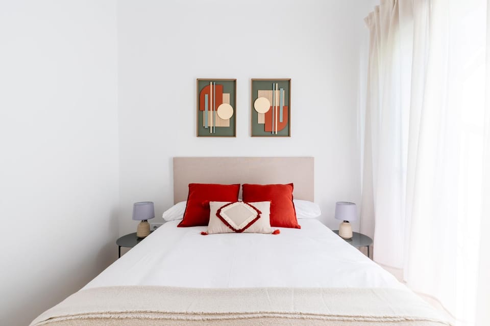 Bed, Photo of the whole room, Bedroom
